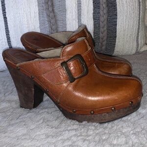 {FRYE} Fur Lined Shoe Size 8